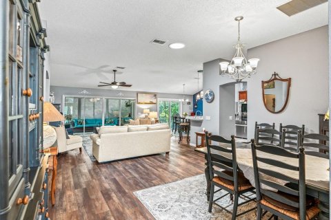 House in The Villages, Florida 3 bedrooms, 187.01 sq.m. № 2203162 - photo 10