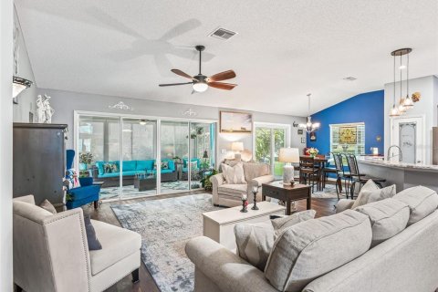 House in The Villages, Florida 3 bedrooms, 187.01 sq.m. № 2203162 - photo 13