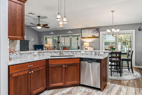 House in The Villages, Florida 3 bedrooms, 187.01 sq.m. № 2203162 - photo 23
