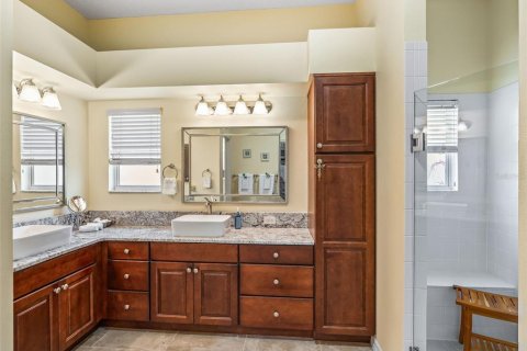 House in The Villages, Florida 3 bedrooms, 187.01 sq.m. № 2203162 - photo 28