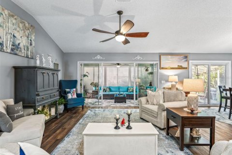House in The Villages, Florida 3 bedrooms, 187.01 sq.m. № 2203162 - photo 15