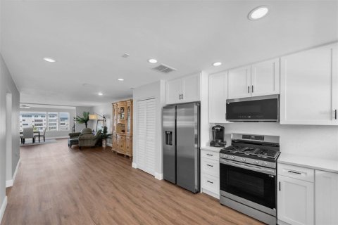 Copropriété à vendre à Gulfport, Floride: 1 chambre, 98.48 m2 № 2147465 - photo 11