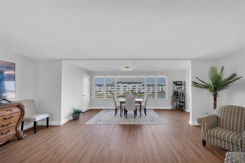 Copropriété à vendre à Gulfport, Floride: 1 chambre, 98.48 m2 № 2147465 - photo 8