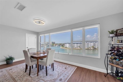 Condo à Gulfport, Floride, 1 chambre № 2147465