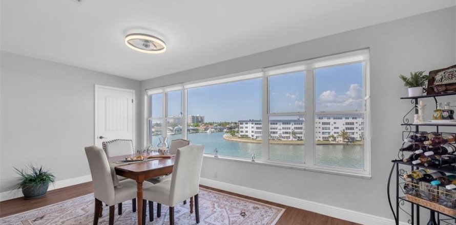 Condo à Gulfport, Floride, 1 chambre № 2147465