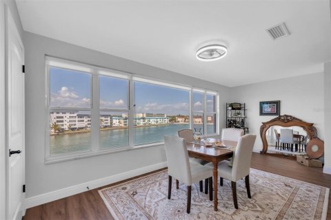 Copropriété à vendre à Gulfport, Floride: 1 chambre, 98.48 m2 № 2147465 - photo 4