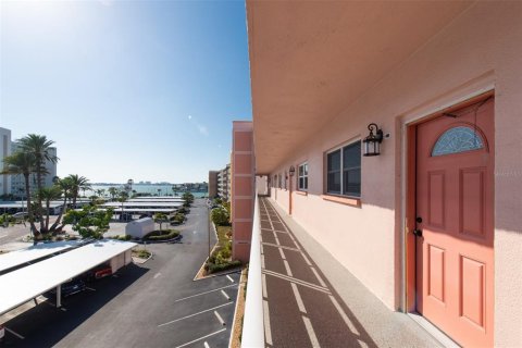 Copropriété à vendre à Gulfport, Floride: 1 chambre, 98.48 m2 № 2147465 - photo 3