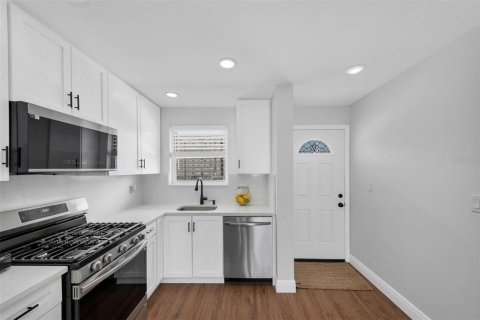 Copropriété à vendre à Gulfport, Floride: 1 chambre, 98.48 m2 № 2147465 - photo 12