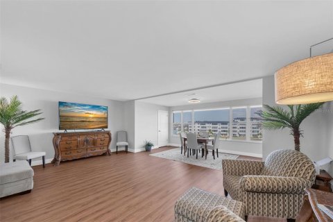 Copropriété à vendre à Gulfport, Floride: 1 chambre, 98.48 m2 № 2147465 - photo 9