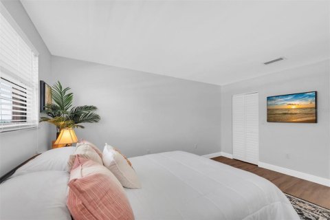 Copropriété à vendre à Gulfport, Floride: 1 chambre, 98.48 m2 № 2147465 - photo 18