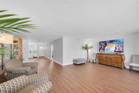 Copropriété à vendre à Gulfport, Floride: 1 chambre, 98.48 m2 № 2147465 - photo 10
