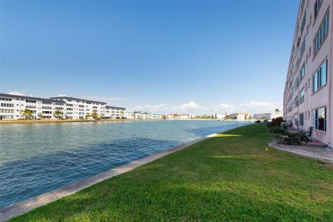 Copropriété à vendre à Gulfport, Floride: 1 chambre, 98.48 m2 № 2147465 - photo 25