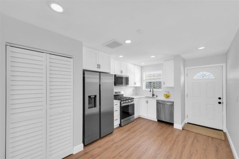 Copropriété à vendre à Gulfport, Floride: 1 chambre, 98.48 m2 № 2147465 - photo 16
