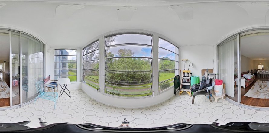 Condo in Tamarac, Florida, 2 bedrooms № 1014419