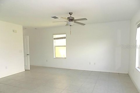 House in Wimauma, Florida 4 bedrooms, 178.84 sq.m. № 1855856 - photo 3