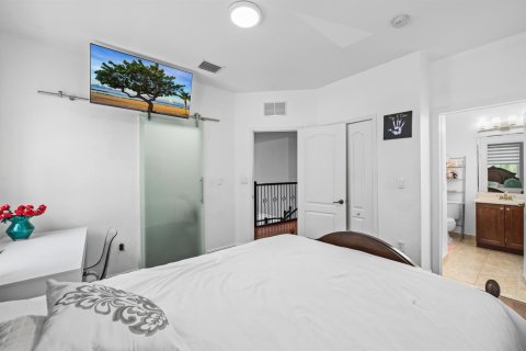 House in Doral, Florida 4 bedrooms, 283.63 sq.m. № 2244071 - photo 20