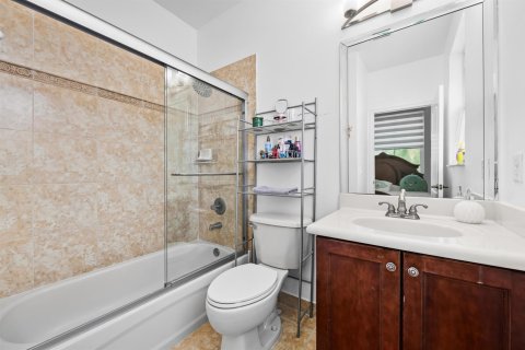 House in Doral, Florida 4 bedrooms, 283.63 sq.m. № 2244071 - photo 21