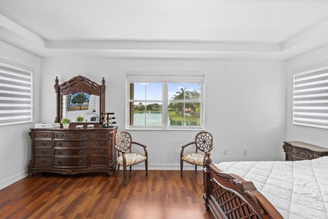 House in Doral, Florida 4 bedrooms, 283.63 sq.m. № 2244071 - photo 23