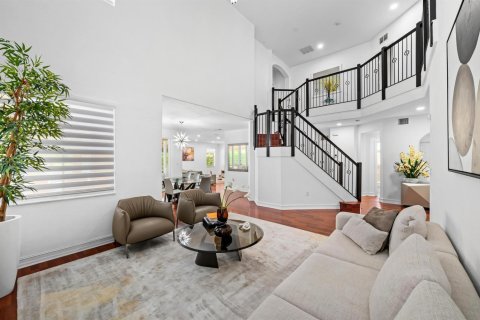 House in Doral, Florida 4 bedrooms, 283.63 sq.m. № 2244071 - photo 4