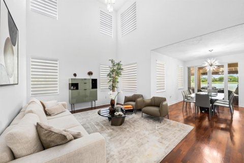 House in Doral, Florida 4 bedrooms, 283.63 sq.m. № 2244071 - photo 5