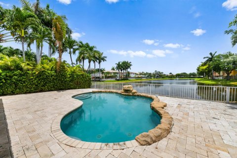 House in Doral, Florida 4 bedrooms, 283.63 sq.m. № 2244071 - photo 28