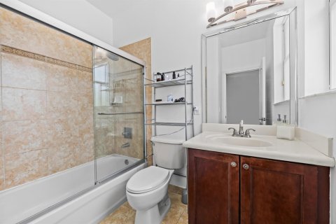 House in Doral, Florida 4 bedrooms, 283.63 sq.m. № 2244071 - photo 18