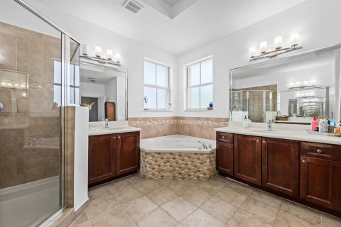 House in Doral, Florida 4 bedrooms, 283.63 sq.m. № 2244071 - photo 25