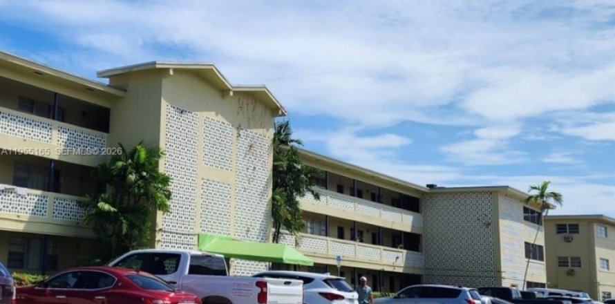 Condominio en North Miami, Florida, 2 dormitorios № 2011075