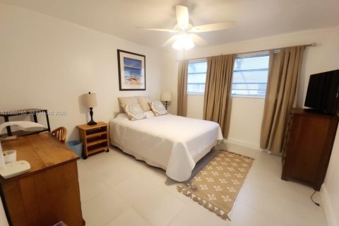 Condominio en alquiler en North Miami, Florida, 2 dormitorios, 128.21 m2 № 2011075 - foto 3