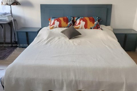 Condominio en alquiler en North Miami, Florida, 2 dormitorios, 128.21 m2 № 2011075 - foto 8