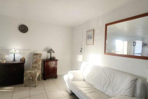 Condominio en alquiler en North Miami, Florida, 2 dormitorios, 128.21 m2 № 2011075 - foto 18
