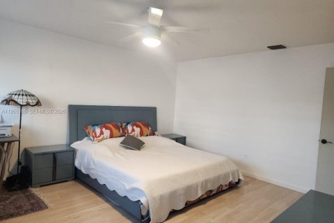 Condominio en alquiler en North Miami, Florida, 2 dormitorios, 128.21 m2 № 2011075 - foto 9