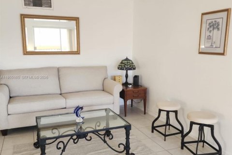 Condominio en alquiler en North Miami, Florida, 2 dormitorios, 128.21 m2 № 2011075 - foto 15