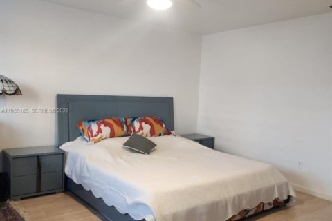 Condominio en alquiler en North Miami, Florida, 2 dormitorios, 128.21 m2 № 2011075 - foto 11