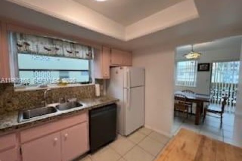 Condominio en alquiler en North Miami, Florida, 2 dormitorios, 128.21 m2 № 2011075 - foto 27