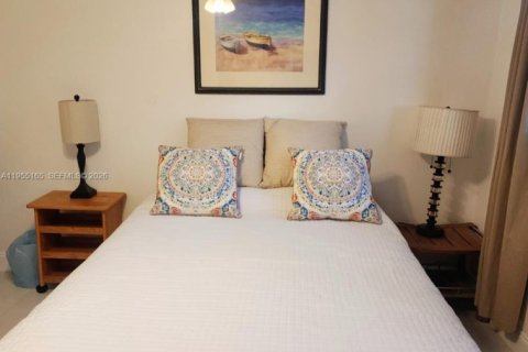 Condominio en alquiler en North Miami, Florida, 2 dormitorios, 128.21 m2 № 2011075 - foto 6
