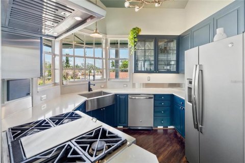 House in Venice, Florida 4 bedrooms, 221.39 sq.m. № 2197883 - photo 8