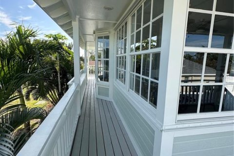 House in Venice, Florida 4 bedrooms, 221.39 sq.m. № 2197883 - photo 4