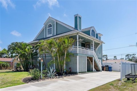 House in Venice, Florida 4 bedrooms, 221.39 sq.m. № 2197883