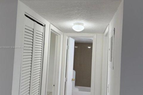 Condo in Miramar, Florida, 2 bedrooms  № 1825620 - photo 5