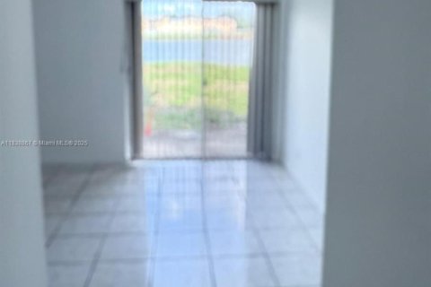 Condo in Miramar, Florida, 2 bedrooms  № 1825620 - photo 10