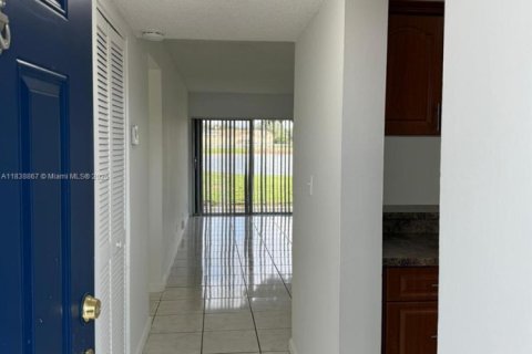 Condo in Miramar, Florida, 2 bedrooms  № 1825620 - photo 3