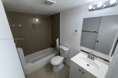 Condo in Miramar, Florida, 2 bedrooms  № 1825620 - photo 13