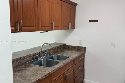 Condo in Miramar, Florida, 2 bedrooms  № 1825620 - photo 2