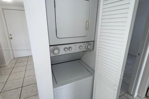 Condo in Miramar, Florida, 2 bedrooms  № 1825620 - photo 14