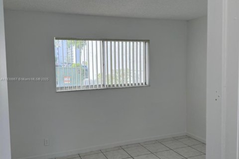 Condo in Miramar, Florida, 2 bedrooms  № 1825620 - photo 7