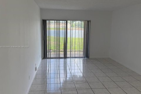 Condo in Miramar, Florida, 2 bedrooms  № 1825620 - photo 4