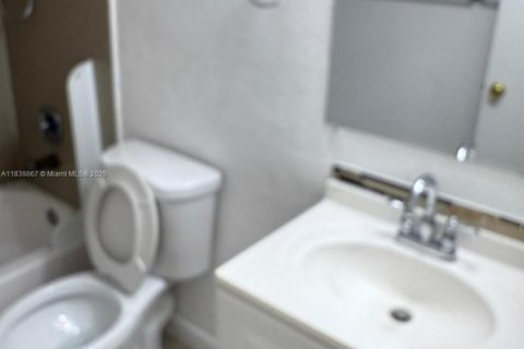 Condo in Miramar, Florida, 2 bedrooms  № 1825620 - photo 8