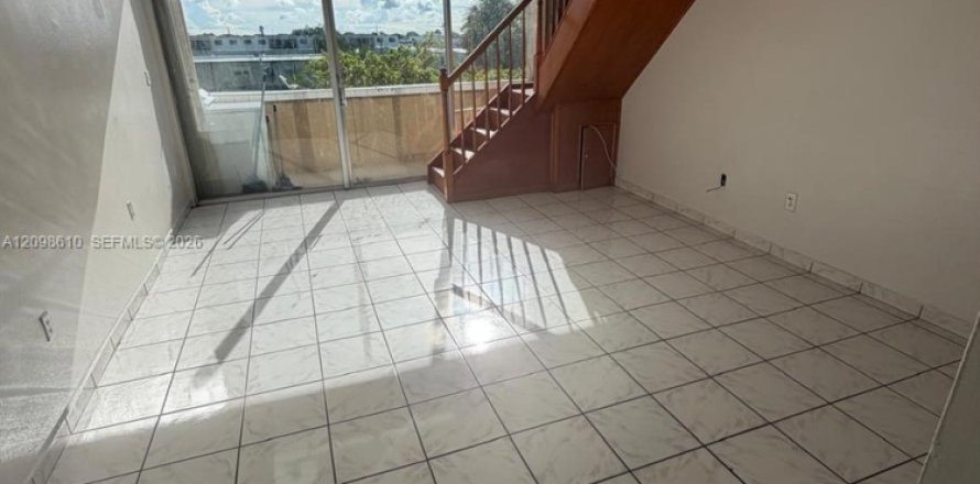 Condo in Hialeah, Florida, 1 bedroom  № 2399659