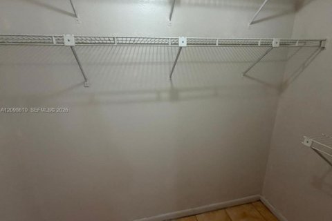 Condo in Hialeah, Florida, 1 bedroom  № 2399659 - photo 6